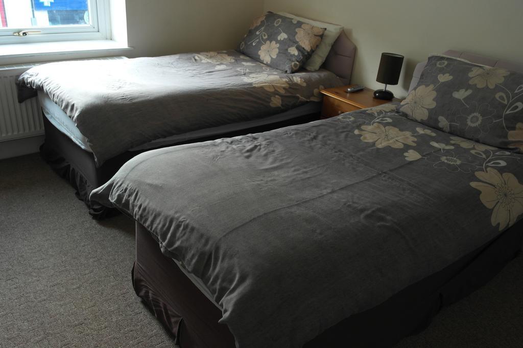 Hikers And Bikers Bed & Breakfast Hadfield Room photo